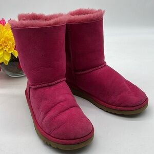 UGG Hot Pink Bow Mid Calf Suede Boots with Shearling lining Sz 4. MCL2730